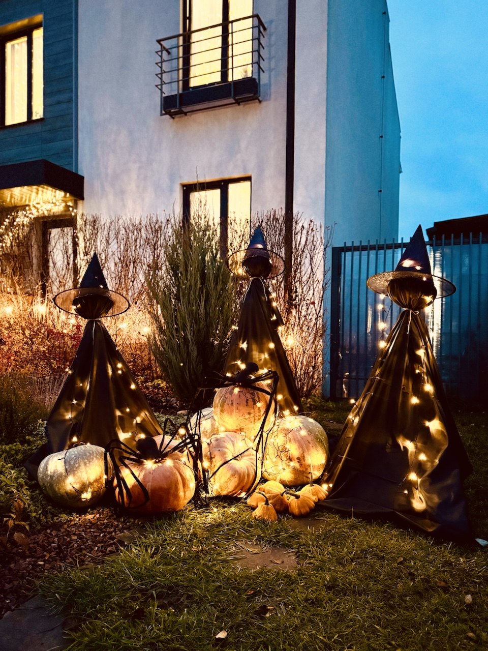 Уличная фотозона для таунхауса